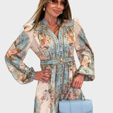 Meda – Robe longue élégante à fleurs avec des boutons