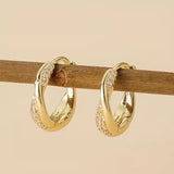 Clara™ | Boucles d'oreilles créoles entrelacées avec zircon