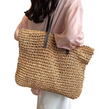 Cécile.- Sac tissé