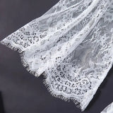 Lena - Body en dentelle avec décolleté plongeant