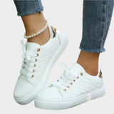Ester - Chaussures de sport modernes avec des détails et une texture matelassée