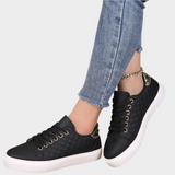 Ester - Chaussures de sport modernes avec des détails et une texture matelassée
