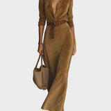 Robe maxi en daim avec un seul bouton et col