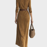 Robe maxi en daim avec un seul bouton et col