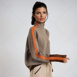 Cristina | Pull à Col Montant et Rayures Contrastantes Accrocheuses