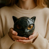 Statue en Pierre du Chat Noir – Symbole de Chance et de Style